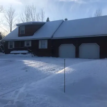 Full House on secluded road, 4 bed 2 bath, fully furnished basement w/bar + beds