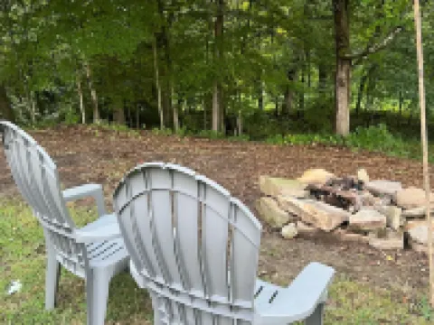 Rustic Cabin minutes from New River Gorge National Park and downtown Oak Hill. Hotels in Plateau