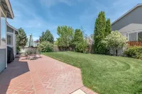 ☀Cheerful Family Getaway ~ Large & Sunny Backyard☀