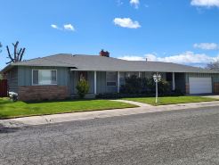 Spacious Red Bluff mid-century ranch style