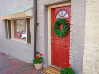 Downtown Lynchburg Studio 114 & Parking Spot