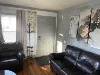 New!Quaint & Convenient Hideaway: Great Location