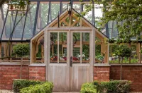 Luxury Coach House in beautiful rural village, scenic walks & 3 miles to Ledbury Hotels in Ledbury