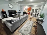 Charming 3-bedroom house with AC and in peaceful city Des Moines near the Marina