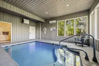 NewLuxuryCabin-Private Heated Indoor pool-Theater-Game room-Hot Tub-Fire Pit - プライペートプール