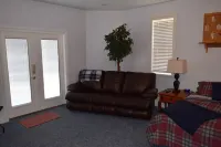 Spacious and Beautiful Private Room located only 30 minutes from Zion!