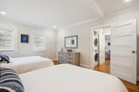 Charming Historic Townhouse Steps From USNA