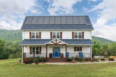 New! Secluded Farmhouse + Solar Heated Pool + Firepit