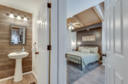 Relaxing 3Br Cabin Retreat in Helen, GA – Perfect for Families & Couples