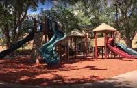 Comfortable 2 BD, 2 BA Home-Large Yard for Pets!