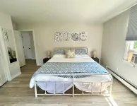 Mid island oasis with large pool and outdoor entertainment area. Pet friendly!