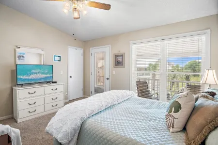 STEPS to Beach! 2B/2B, Sleeps 9! Beach, POOL, Repeat! NEW! Grill! Wagon!