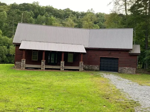 Blue Ridge Cabin within 40 feet of the Toccoa River and Trout Fishing