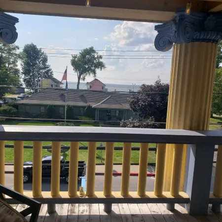 Penthouse Suite in the heart Sylvan Beach Resort