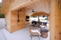 Cola's Hideaway Pool House Retreat & Outdoor Oasis