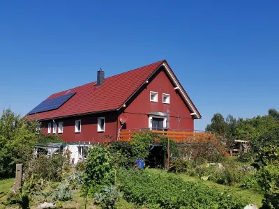 Moderne Ferienwohnung mit Großem Außenbereich, Familien- und Haustierfreundlich Hotels near Camping-Stellplatz Struppen
