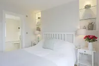 The Cannons - luxury hotel style, central apartment with fantastic sea views