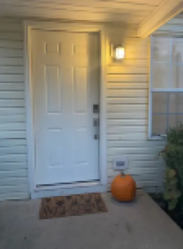 Walking distance to Baum Stadium & Razorback Greenway access across the street!