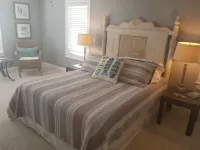 Cozy Carriage House on Spring Bayou