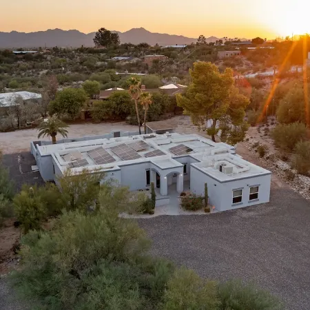 Catalina Foothills/ heated Pool/Guesthouse/sleeps 16