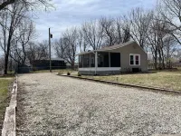 Pet Friendly Home by Lake Shawnee!