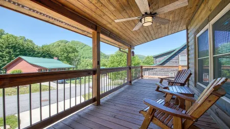 Panoramic Mountain Views/Roaming Elk/Fireplaces