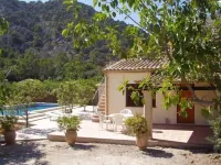 Country house surrounded by beautiful countryside, with a large pool WIFI FREE - فلل