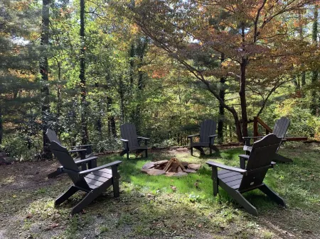 Red Stone Retreat-10 Min to Asheville, Game Room, Firepit, Quiet and Secluded