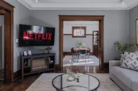 *HOT TUB* Character home minutes to downtown Fargo & NDSU!