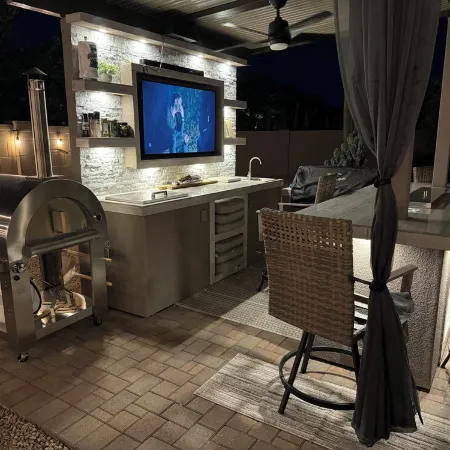 Luxury 4 Bed,  4 Bath with Heated Pool, Spa Outdoor Kitchen & Putting Green