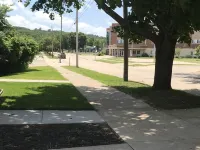 Location! Location! Location! 5 Bedroom Home 1 Block From Downtown Decorah 데코라 호텔