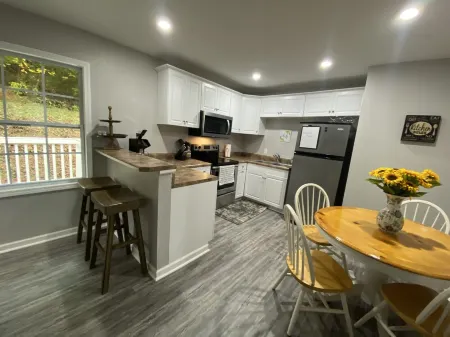 New!! Woodcrest Cottage - Close to Tri-Cities