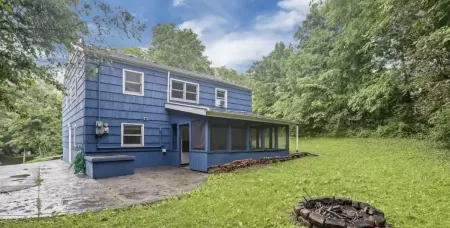 Secluded Home-Away-from-Home with Cook's Kitchen, Serving Ann Arbor & Ypsilanti