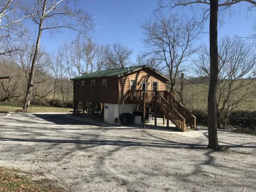 Cozy Cabin center of Bourbon Trail, Near Bardstown, beautiful country views - 4-Star