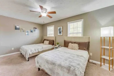 Beautiful 2 bedroom home located by Airport 哈茲菲爾德-傑克遜國際機場國際客運大樓附近的飯店