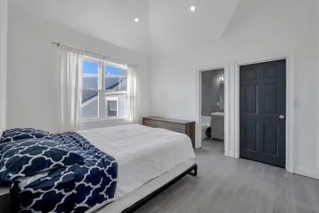 Ocean Seabreeze Отели в г. Лонг Бич