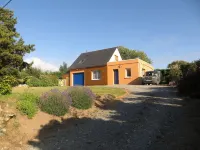 Modern house, quiet, very bright with garden and terraces Hotels in Landéda