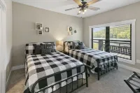 Break Away -  NEW Lakefront Modern Farmhouse 6BR-Outdoor Bar and Kitchen - 3-Star