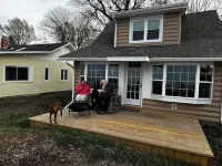 Charming Lake Erie front 2-bedroom house with hot tub in lovely Conneaut