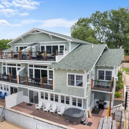 The Westside - Hot Tub, Private Beach & Dock. Pet-Friendly!