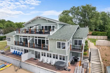 The Westside - Hot Tub, Private Beach & Dock. Pet-Friendly!