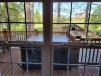 Luxury Cabin, King Bed, Hot Tub Minutes from Alpine Helen sits on 40 acres.