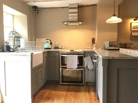 Charming, recently renovated, cosy cottage for two in Wetherby