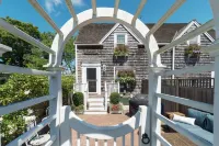 Beautiful 4 BR, 2 BA home a block fr Harbor, World Class dining