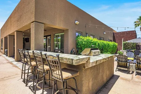 Outdoor Oasis at Montage, by GPM - Water Slide/ Game room/ Walk to festivals Отели рядом с достопримечательностью «Indian Palms Country Club & Resort»