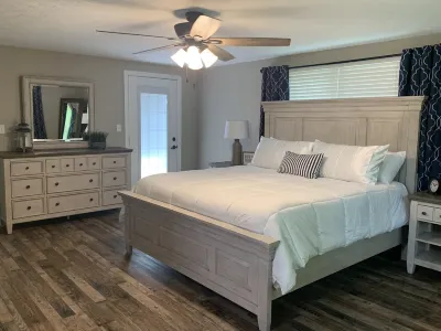 Hideaway Hill - the peacefulness you want within walking distance to downtown.