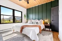 New Mtn View Cabin with Hot Tub and Games