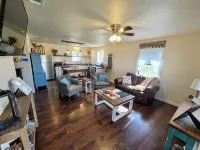 Gorgeous Two Bedroom Modern Farmhouse Cottage Hotels in Electra