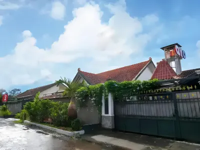 Griya Cemara Homestay Hotels in Maguwoharjo