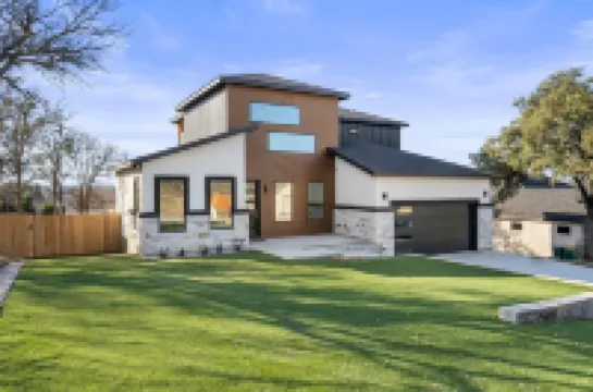 *Basketball,Pickleball, Hot Tub & Space Vibes. Aliens Await!